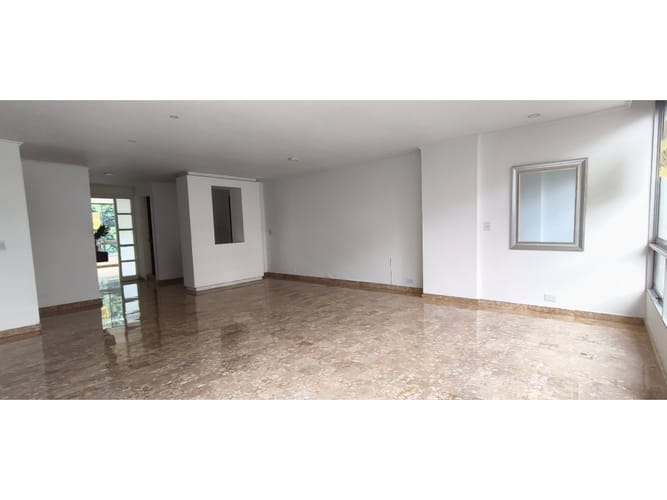 Apartamento de 4 alcobas en arriendo en Patio Bonito, Medellín, 170 m² · foto 3 de 23