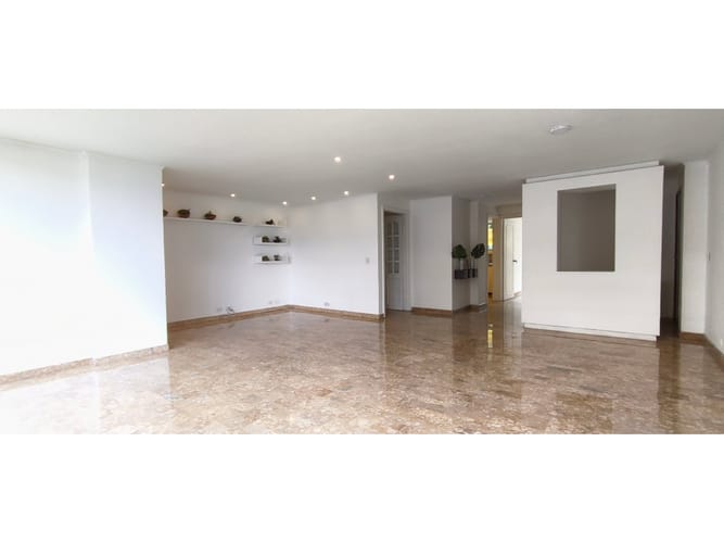 Apartamento de 4 alcobas en arriendo en Patio Bonito, Medellín, 170 m² · foto 4 de 23