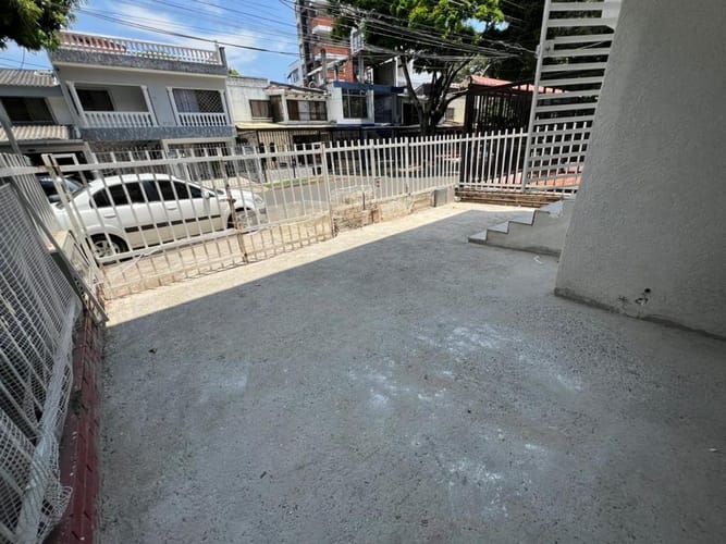 Casa de 10 alcobas en venta en Cañaveralejo, Cali, 335 m² · foto 2 de 23
