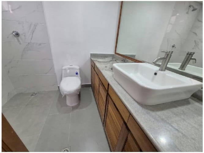 Apartamento de 3 alcobas en venta en Oviedo, Medellín, 145 m² · foto 10 de 19