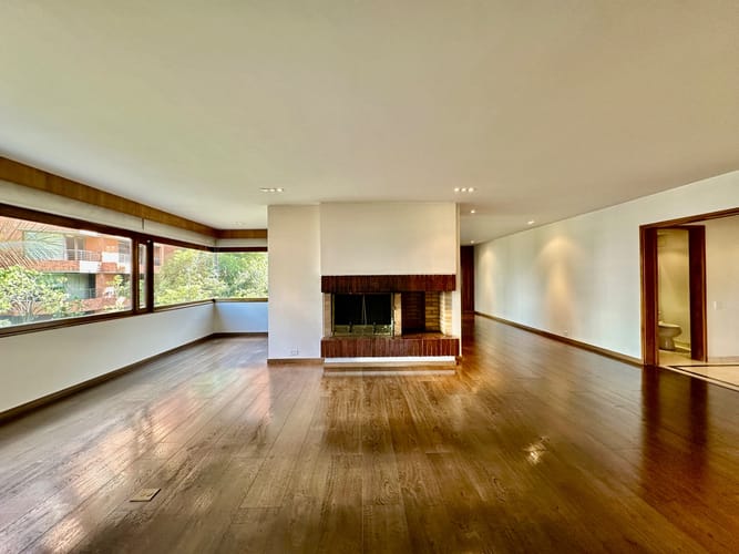 Apartamento de 3 alcobas en venta en Los Rosales, Bogotá, 287 m² · foto 5 de 24