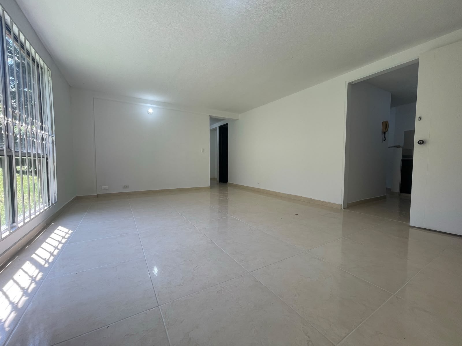 Apartamento en venta en La Mota, Medellín · foto 2 de 16