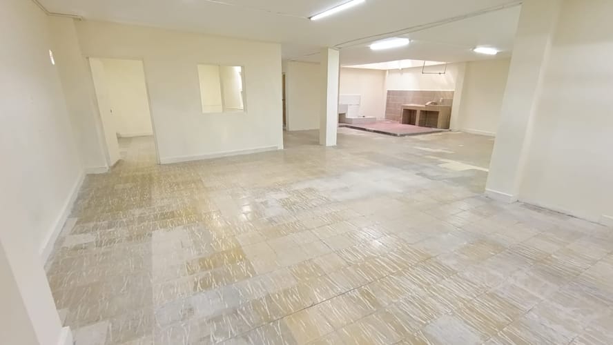 Bodega en arriendo en Belén, Medellín, 330 m² · foto 6 de 11