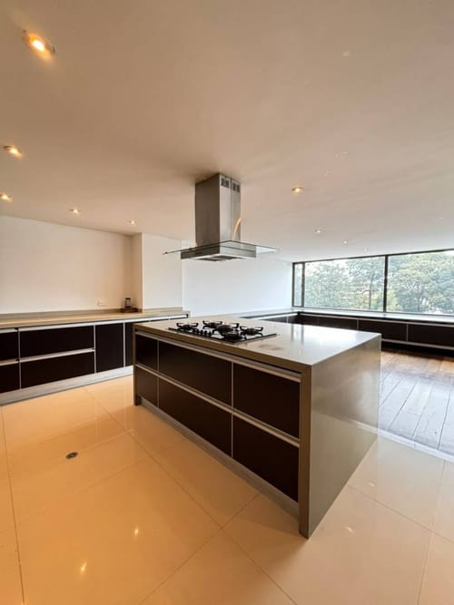 Apartamento de 3 alcobas en arriendo en Los Rosales, Bogotá, 306 m² · foto 4 de 22