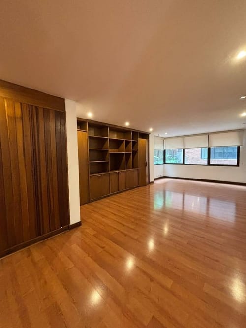 Apartamento de 3 alcobas en arriendo en Los Rosales, Bogotá, 306 m² · foto 5 de 22