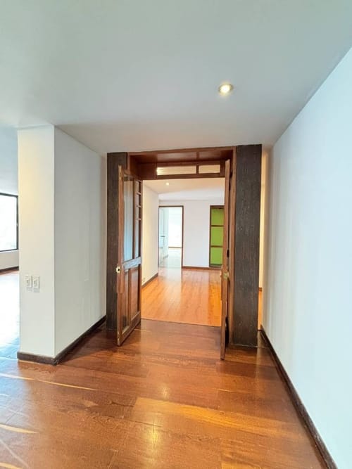 Apartamento de 3 alcobas en arriendo en Los Rosales, Bogotá, 306 m² · foto 17 de 22