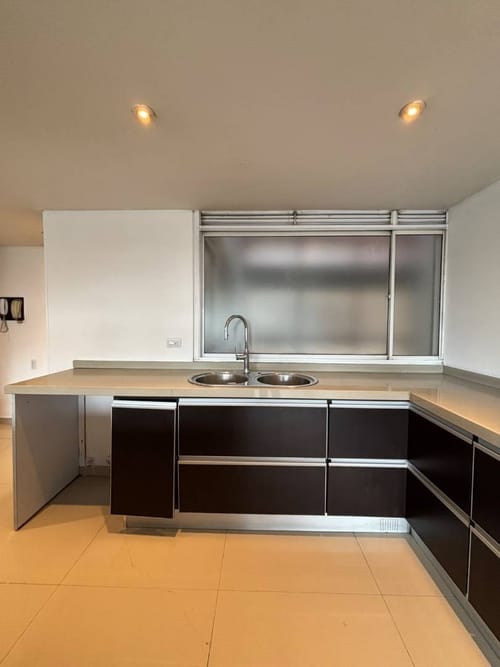Apartamento de 3 alcobas en arriendo en Los Rosales, Bogotá, 306 m² · foto 18 de 22