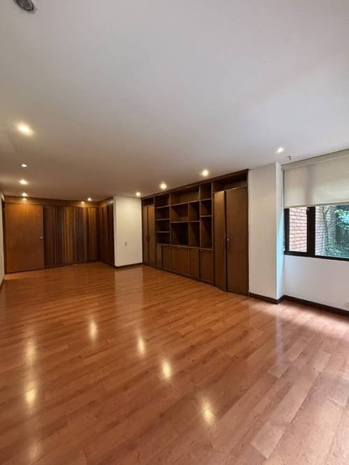 Apartamento de 3 alcobas en arriendo en Los Rosales, Bogotá, 306 m² · foto 19 de 22