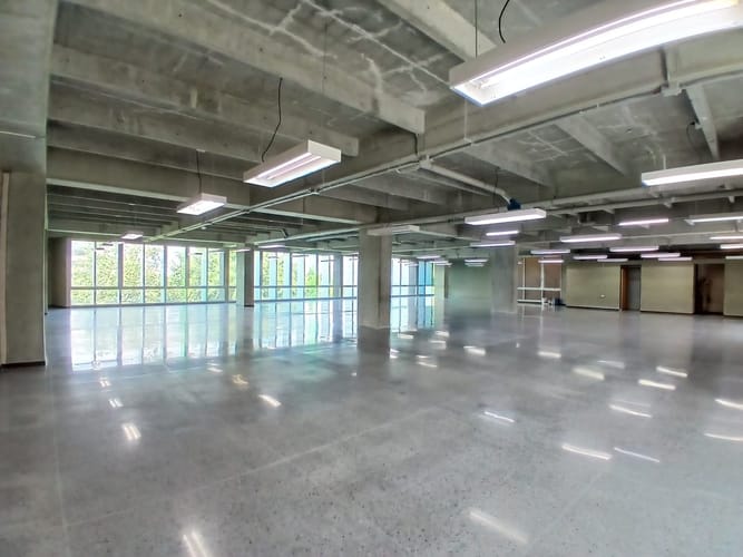 Oficina en arriendo en Guayabal, Medellín, 596 m² · foto 2 de 11