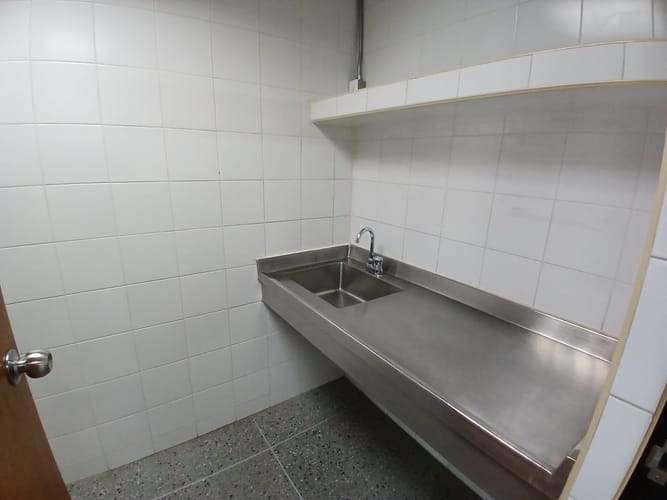 Oficina en arriendo en Guayabal, Medellín, 596 m² · foto 9 de 11