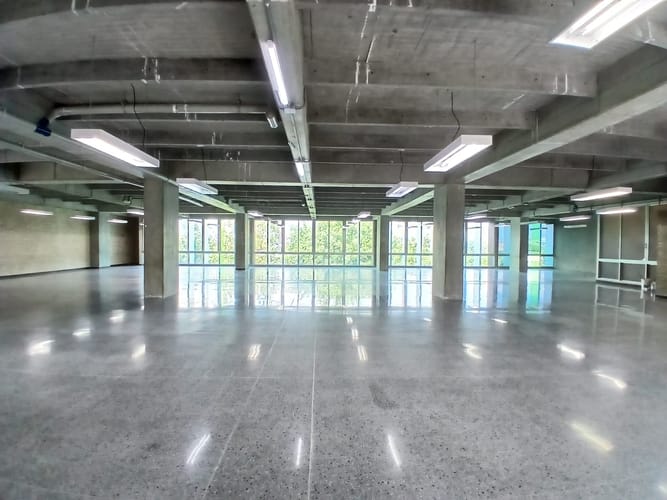 Oficina en arriendo en Guayabal, Medellín, 596 m² · foto 10 de 11