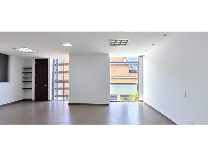 Oficina en arriendo en El Poblado, Medellín, 56 m² · foto 3 de 8