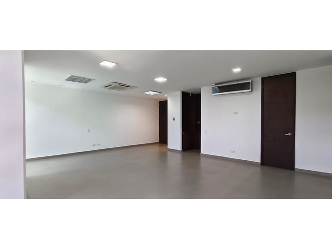Oficina en arriendo en El Poblado, Medellín, 56 m² · foto 4 de 8