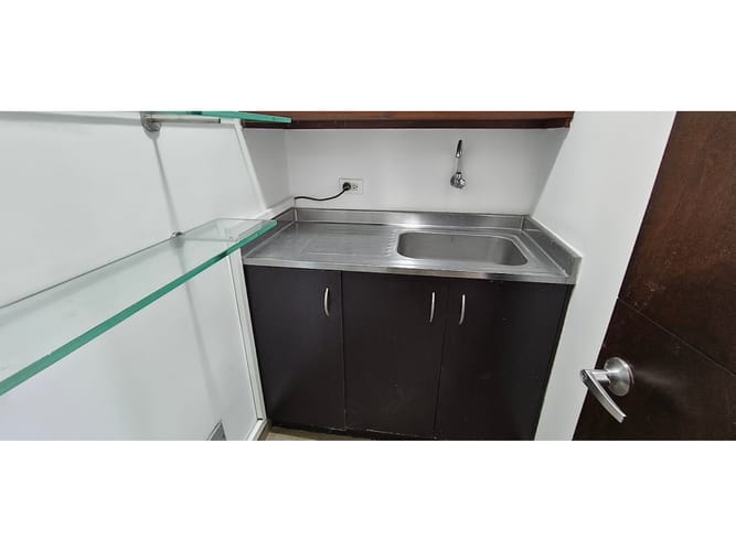 Oficina en arriendo en El Poblado, Medellín, 56 m² · foto 5 de 8