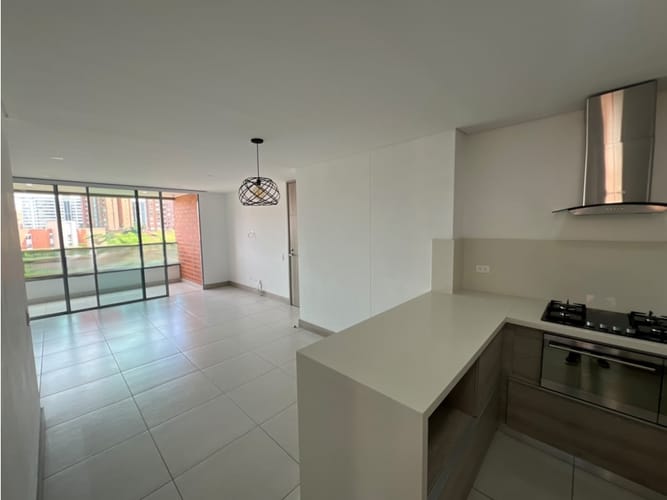 Apartamento de 3 alcobas en arriendo en Loma El Atravesado, Envigado, 97 m² · foto 2 de 14