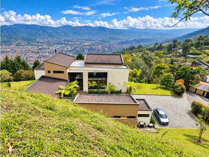 Casa de 5 alcobas en venta en Las Palmas, Envigado, 555 m² · foto 4 de 24