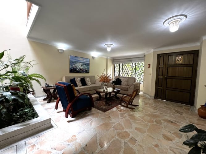 Casa de 5 alcobas en venta en El Ingenio, Cali, 507 m² · foto 3 de 24