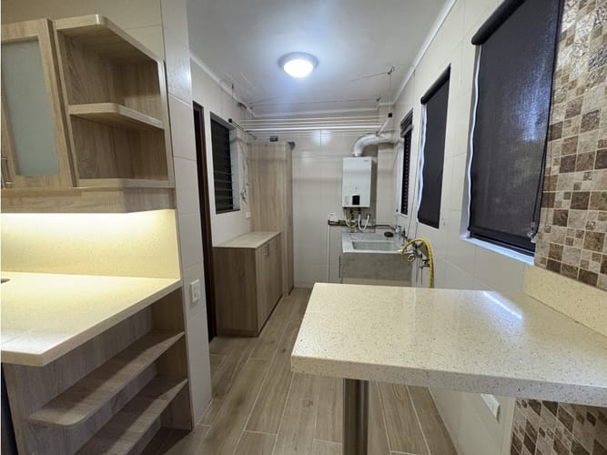 Casa de 3 alcobas en arriendo en El Poblado, Medellín, 217 m² · foto 4 de 17
