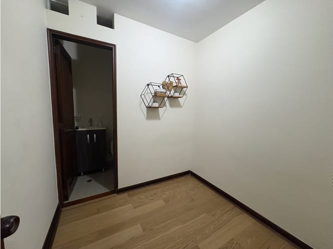 Casa de 3 alcobas en arriendo en El Poblado, Medellín, 217 m² · foto 5 de 17