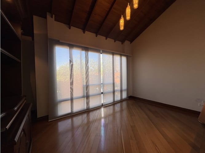 Casa de 3 alcobas en arriendo en El Poblado, Medellín, 217 m² · foto 9 de 17