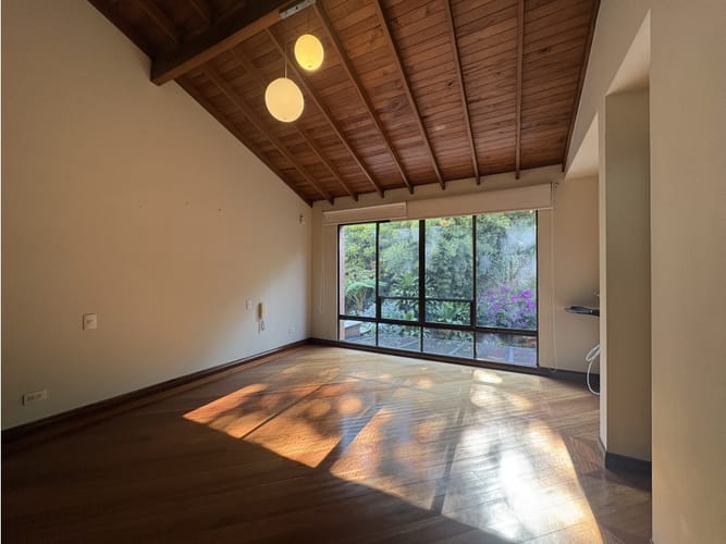 Casa de 3 alcobas en arriendo en El Poblado, Medellín, 217 m² · foto 10 de 17