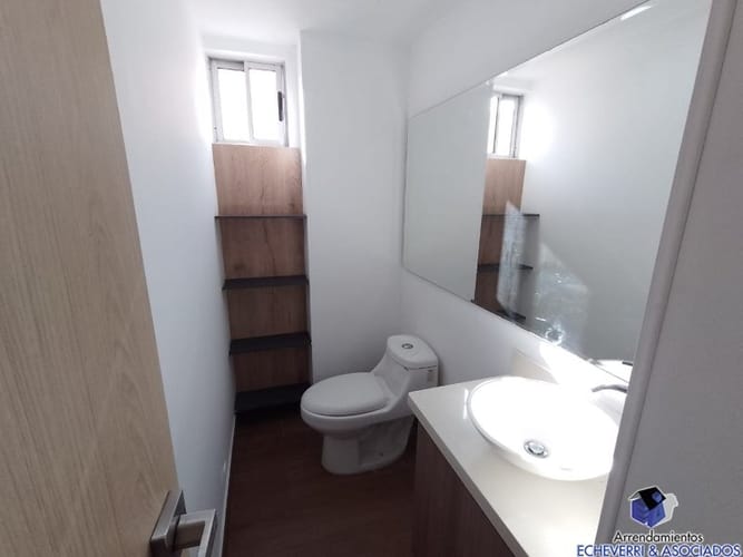 Apartamento de 3 alcobas en arriendo en Zuñiga, Envigado, 140 m² · foto 3 de 12