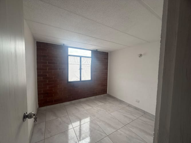 Apartamento de 3 alcobas en arriendo en Carlos Lleras Restrepo Manzana C, Bogotá, 66 m² · foto 4 de 13