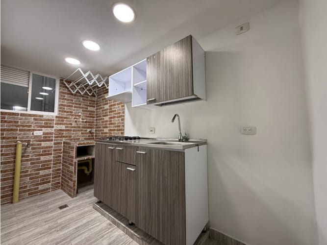 Apartamento de 2 alcobas en venta en Candelaria, 43 m² · foto 2 de 19