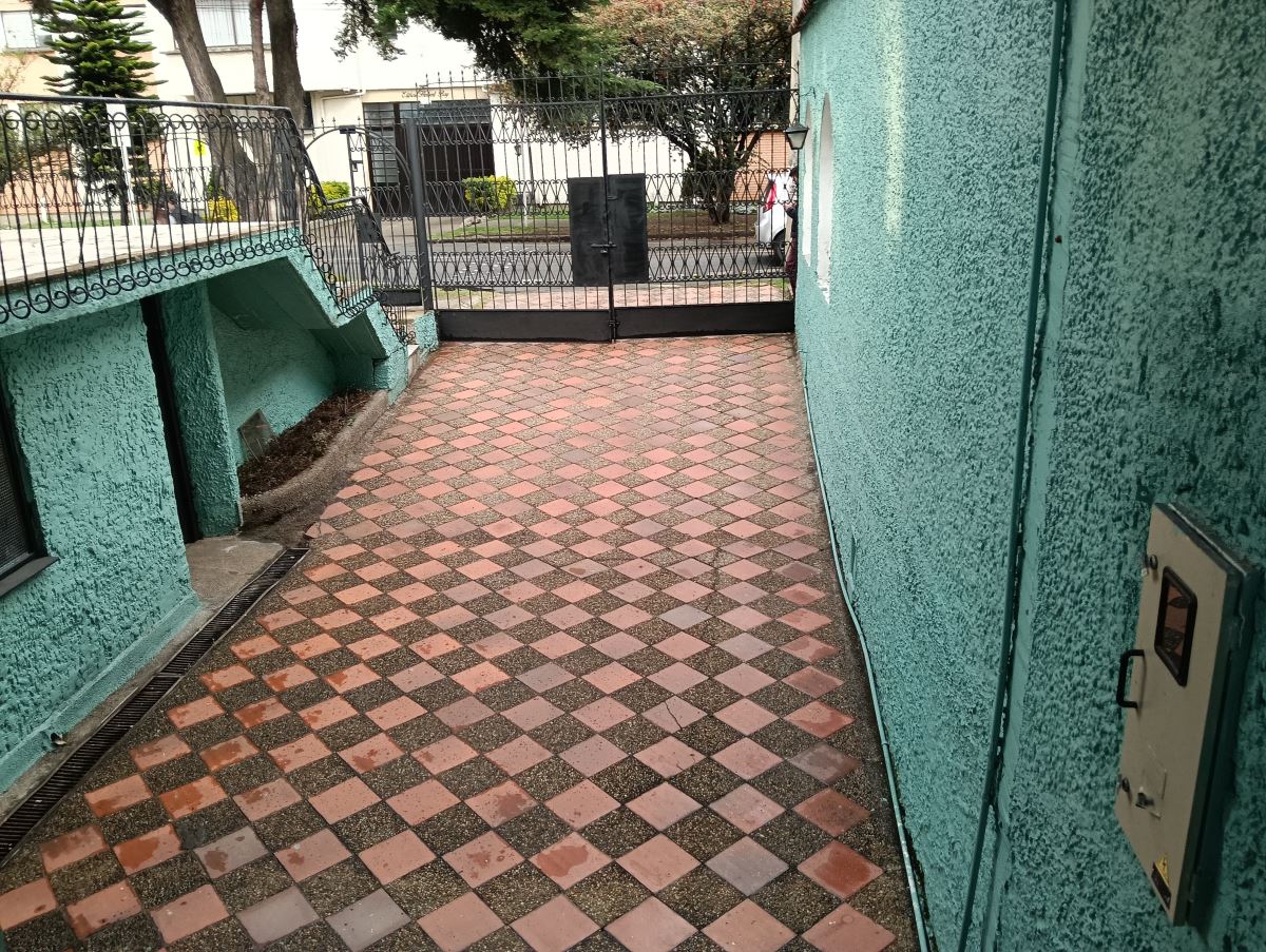 Casa en arriendo en La Magdalena, Bogotá · foto 3 de 24