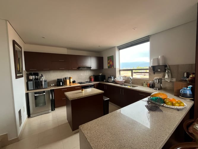 Apartamento de 3 alcobas en arriendo en Camino De Arrayanes, Bogotá, 230 m² · foto 10 de 24