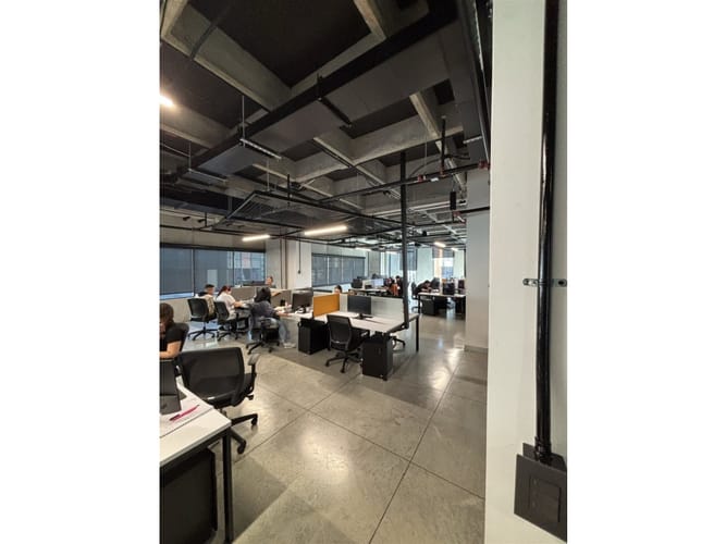 Oficina en arriendo en La Aguacatala, Medellín, 909 m² · foto 15 de 24