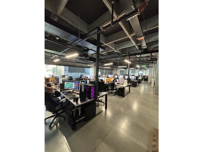 Oficina en arriendo en La Aguacatala, Medellín, 909 m² · foto 16 de 24