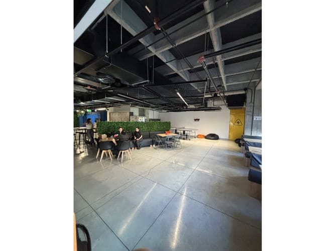 Oficina en arriendo en La Aguacatala, Medellín, 909 m² · foto 17 de 24