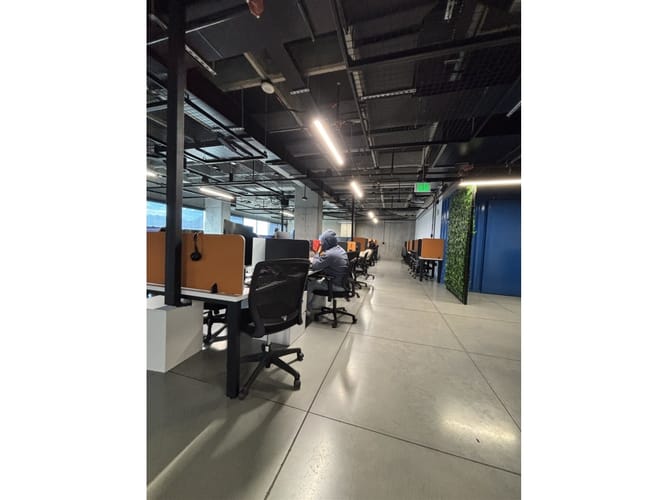 Oficina en arriendo en La Aguacatala, Medellín, 909 m² · foto 20 de 24