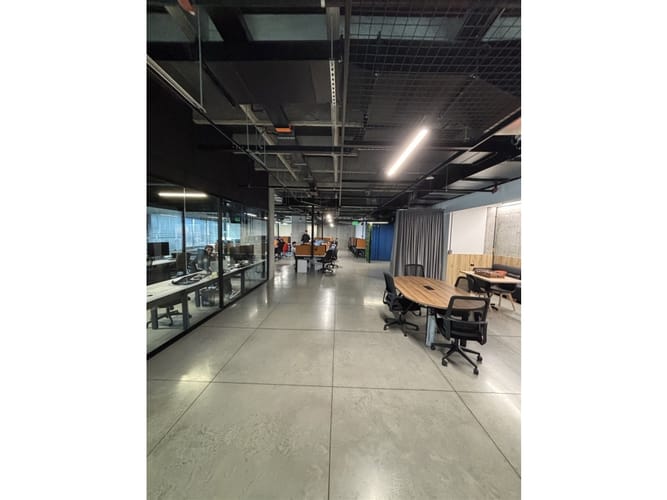 Oficina en arriendo en La Aguacatala, Medellín, 909 m² · foto 24 de 24