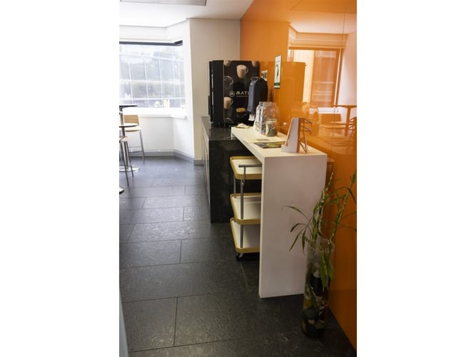 Oficina en arriendo en La Aguacatala, Medellín, 610 m² · foto 9 de 11
