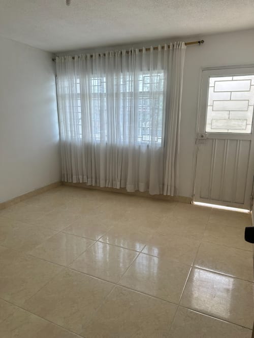 Casa de 6 alcobas en venta en La Macarena Parte Baja, Ibagué, 300 m² · foto 2 de 11