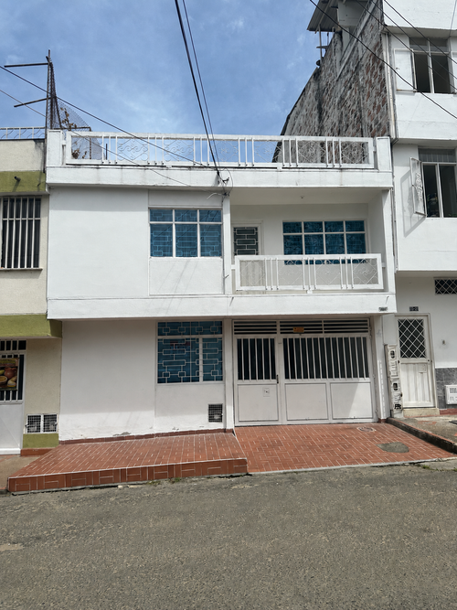 Casa de 6 alcobas en venta en La Macarena Parte Baja, Ibagué, 300 m² · foto 6 de 11