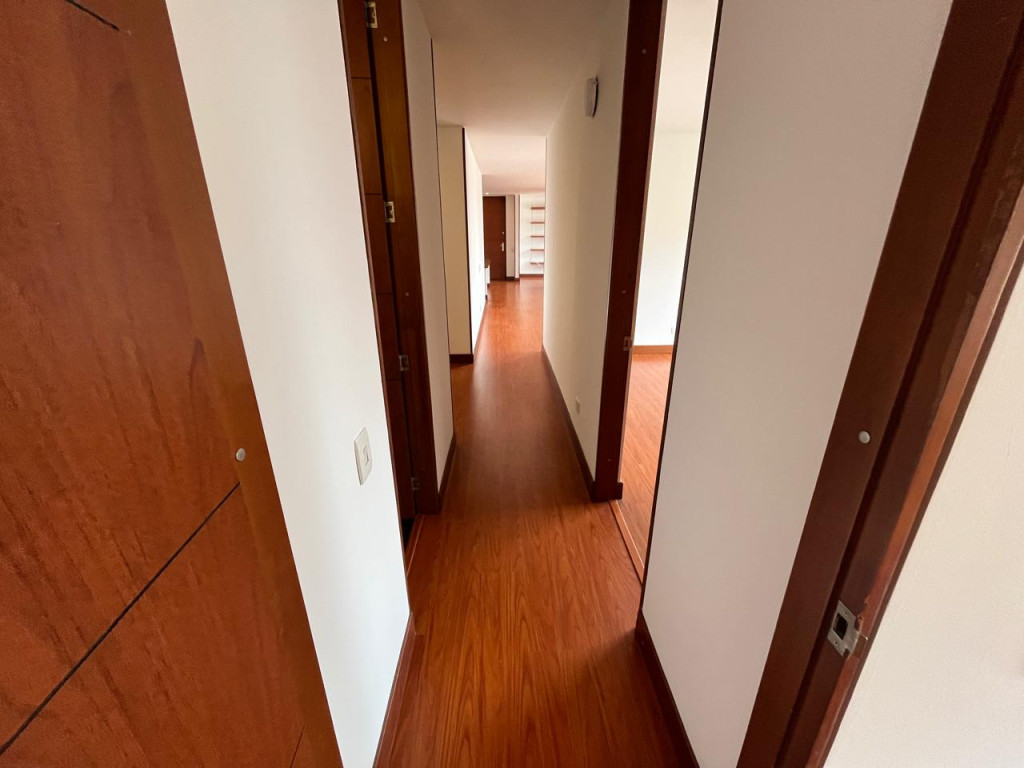 Apartamento en venta en Los Rosales, Bogotá · foto 16 de 24
