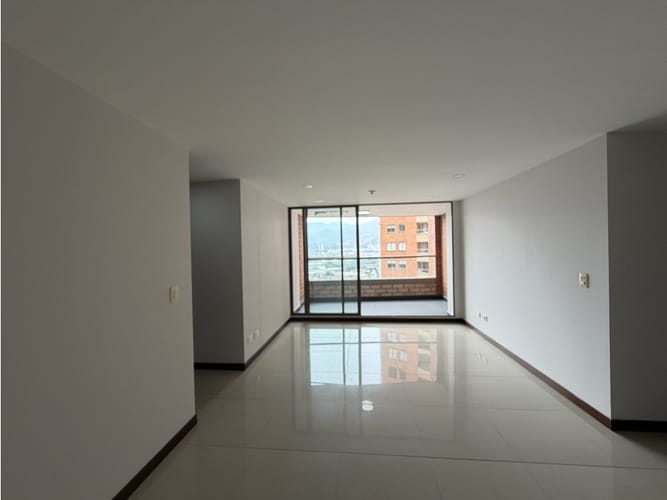 Apartamento de 3 alcobas en arriendo en Santa Maria De Los Angeles, Medellín, 108 m² · foto 4 de 12