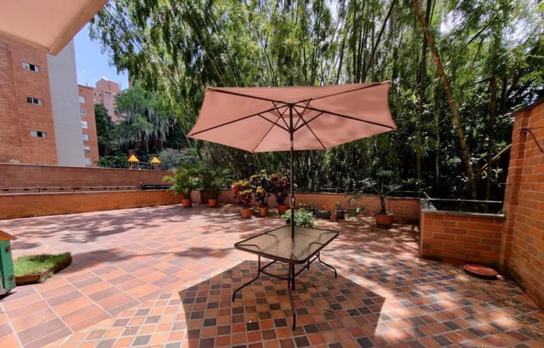 Apartamento de 3 alcobas en arriendo en Castropol, Medellín, 130 m² · foto 13 de 19
