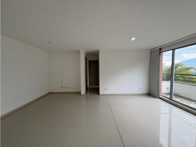 Apartamento de 2 alcobas en venta en El Rodeo, Medellín, 81 m² · foto 3 de 20