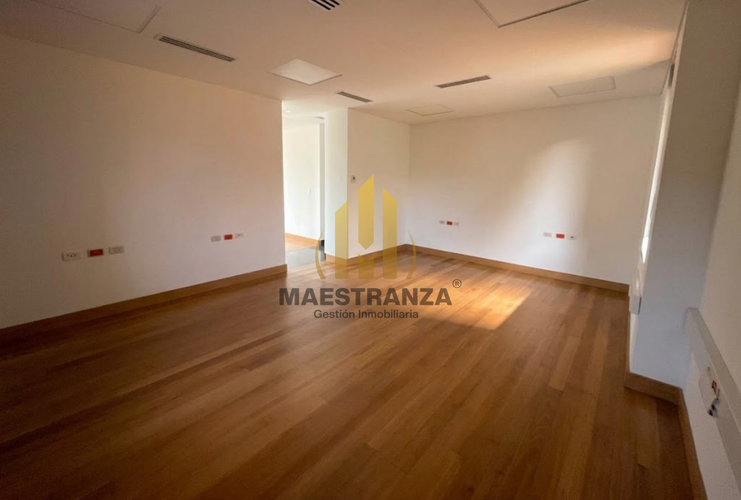Local en arriendo en Florencia, Medellín, 325 m² · foto 2 de 10