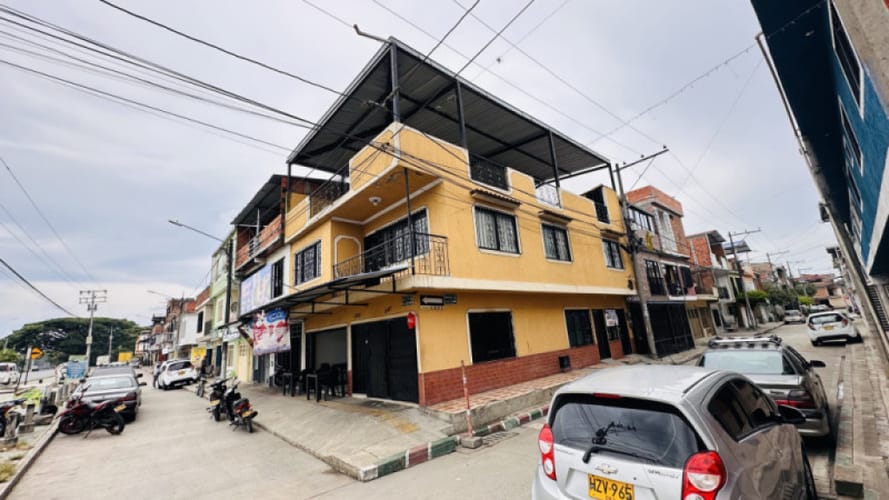 Casa de 8 alcobas en venta en Villagorgona, Candelaria, 252 m² · foto 2 de 21