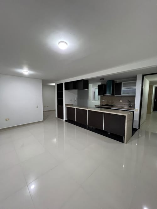Apartamento de 3 alcobas en arriendo en Versalles, Floridablanca, 95 m² · foto 3 de 18