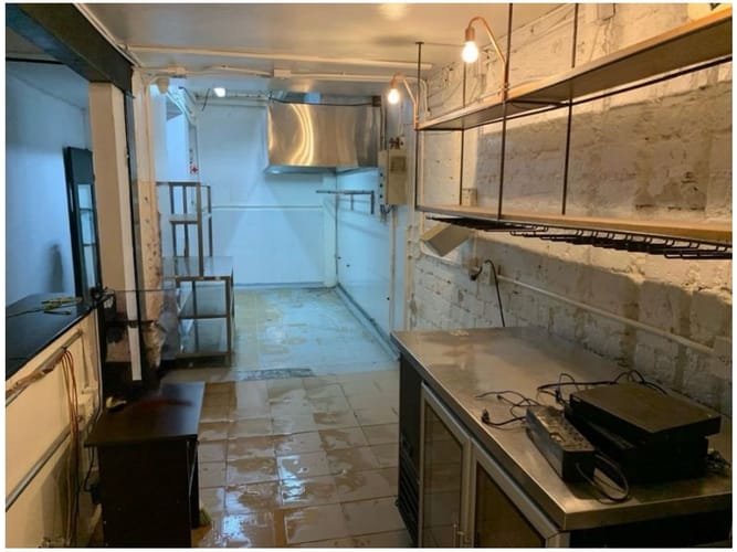 Local en venta en Laureles, Medellín, 156 m² · foto 2 de 9