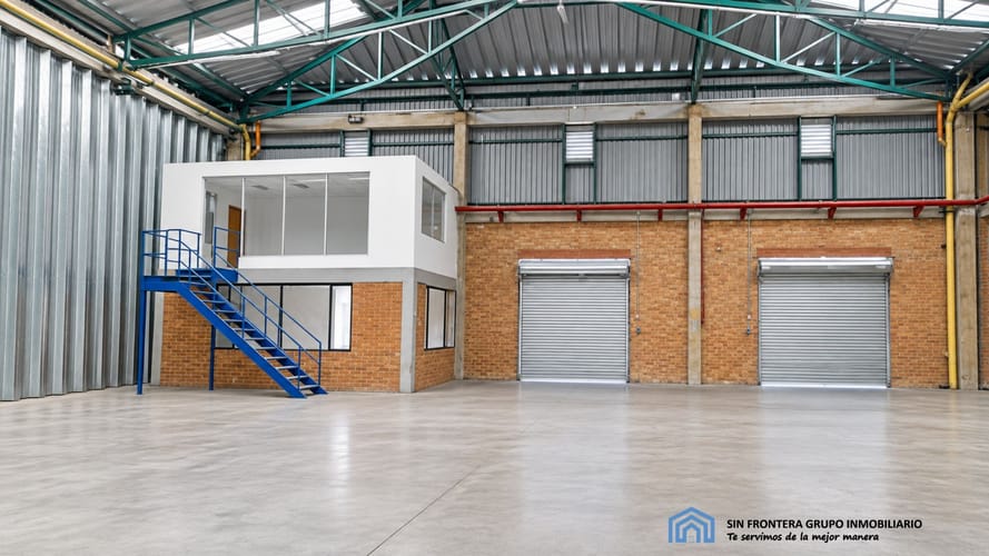 Bodega en arriendo en Ub El Trebol, Mosquera, 2100 m² · foto 2 de 8