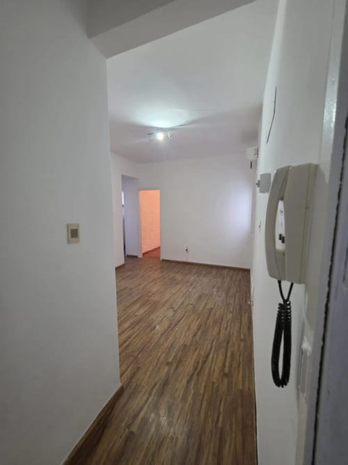 Alquiler Apartamento De 2 Dormitorios Baño Y Cocina A Nuevo En La Blanqueada · Foto 1
