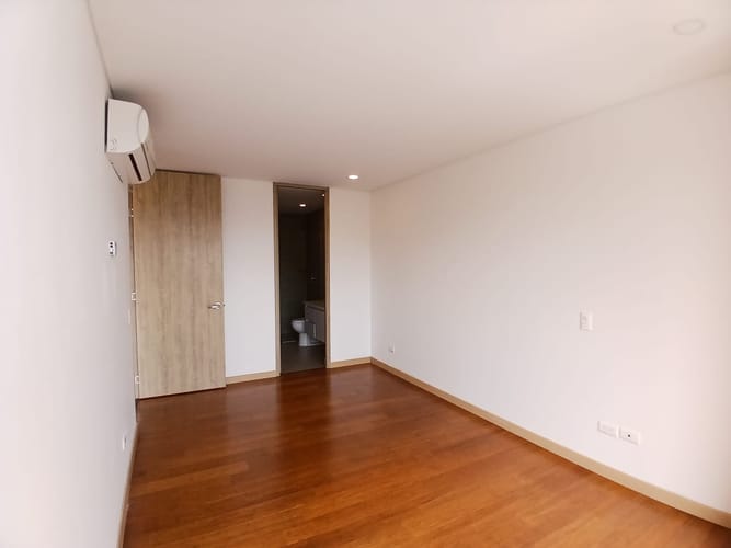 Apartamento de 2 alcobas en arriendo en El Diamante No. 2, Medellín, 72 m² · foto 2 de 10