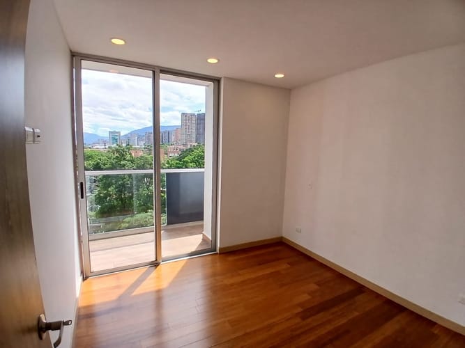 Apartamento de 2 alcobas en arriendo en El Diamante No. 2, Medellín, 72 m² · foto 3 de 10